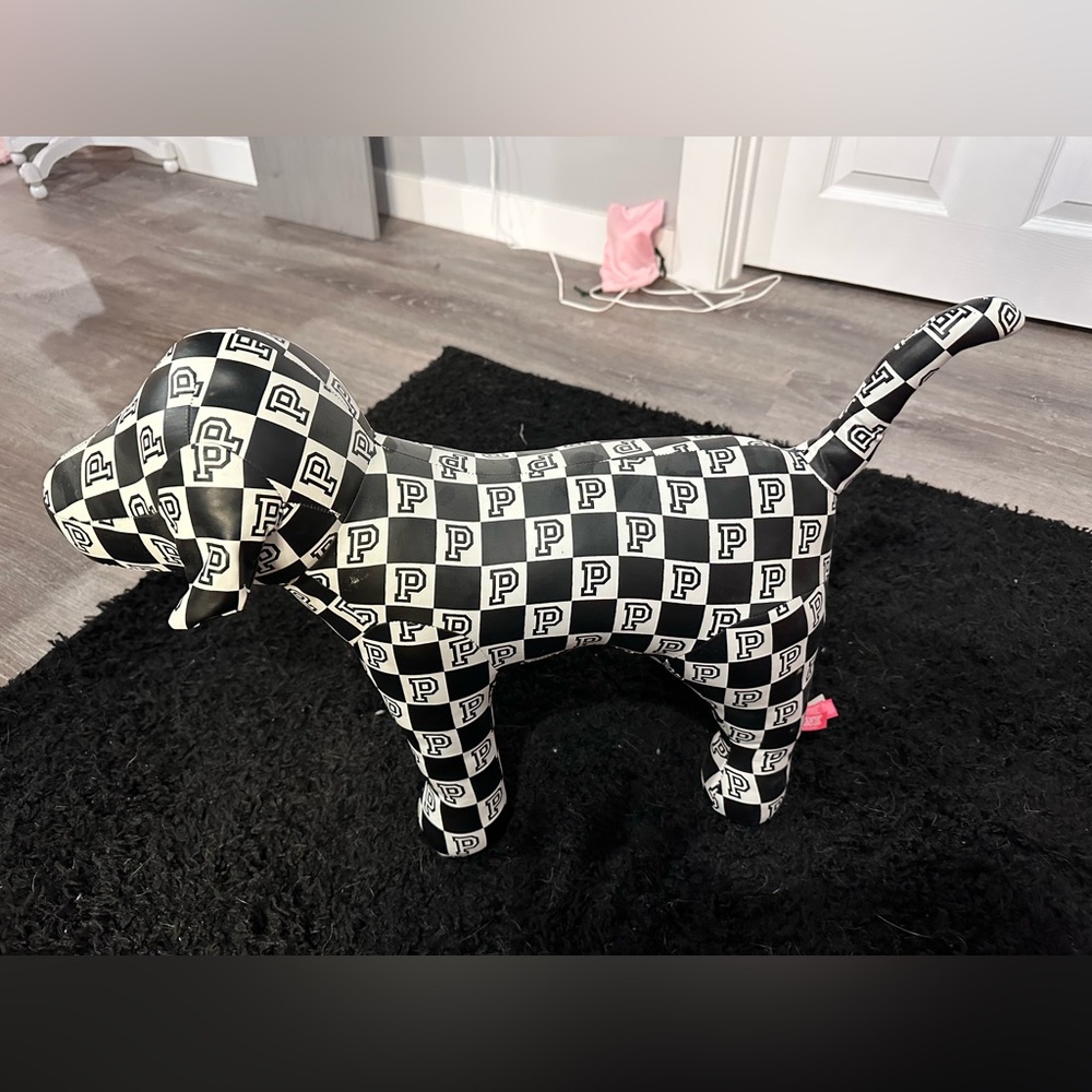 Vs Pink dog